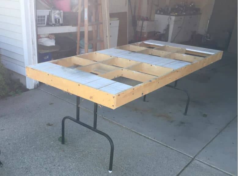 portable cutting table for a table saw